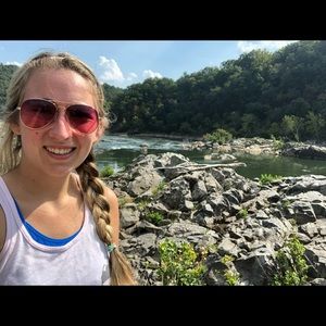 Meet your Posher, Nicole